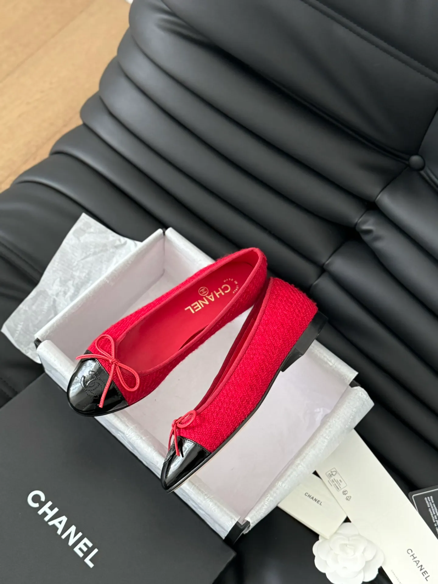👟👟Ex-factory price 480👟👟 Purchasing-grade Chanel new color ballet shoes, original 1:1 replica, a classic among classics, perfect whether paired with trousers or skirts. The small round toe design is very good at modifying the foot shape, a must-have for little fairies! Heel height: 2.5cm Size: 35-41 (40/41/42/43 customized, non-refundable)